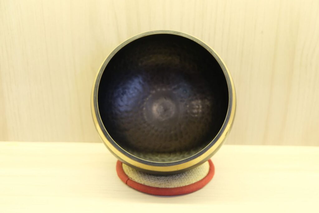 hammered-black-bowl-inside