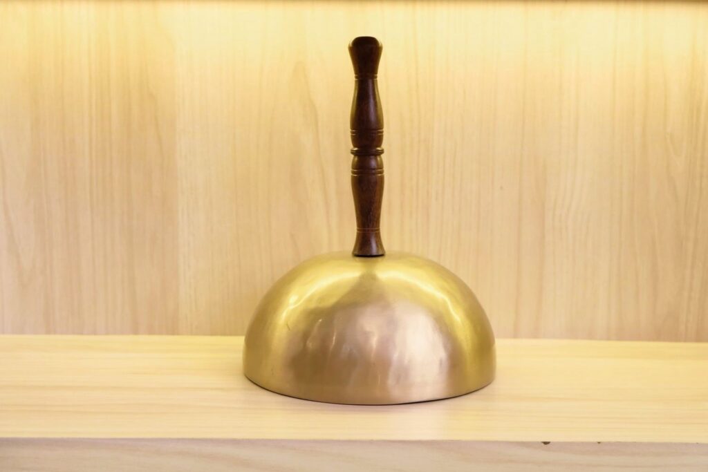 handle-singing-bowl-front
