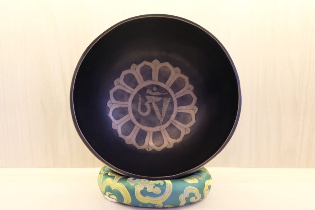 om-lotus-bowl-inside